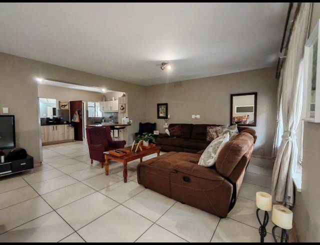 3 BEDROOM TOWNHOUSE FOR SALE IN THREE RIVERS PROPER